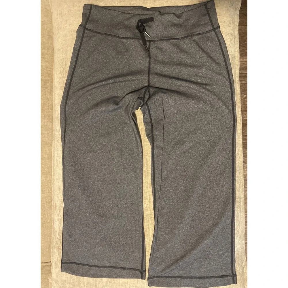 Lululemon Woman's Grey Wide Leg Capri Leggings -8